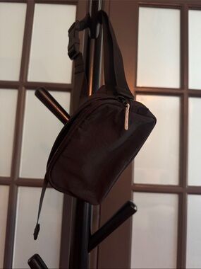 lululemon athletica Black Crossbody Sling Bag (small size)